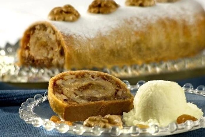 Strudel de abacaxi com nozes é uma ótima opção de sobremesa