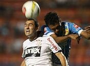 Corinthians esbarra na trave, mas vira nos acréscimos e mantém embalo