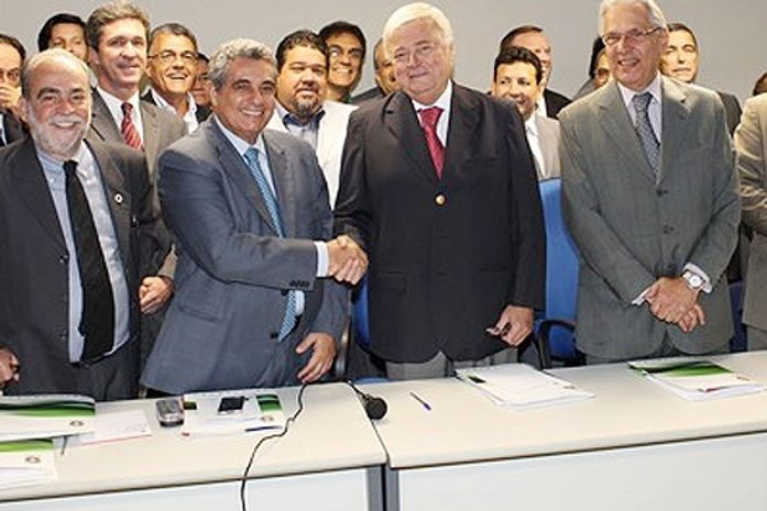 Ricardo Teixeira deixa aberta chance de pedir licença médica