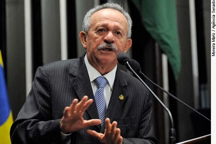 Benedito de Lira na tribuna