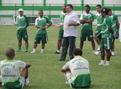 Prefeito e presidente do Murici Remi Calheiros com os atletas.