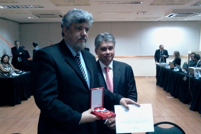 Eduardo Tavares recebe Colar de honra ao mérito 