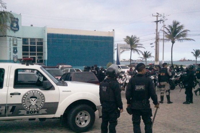 Grávida é presa acusada de liderar assalto a ônibus