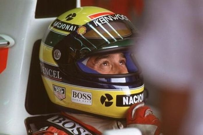 Capacete de Senna é leiloado por quase 200 mil