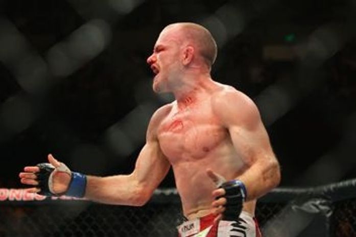 Martin Kampmann bate Thiago Alves e dá passo rumo à disputa do título