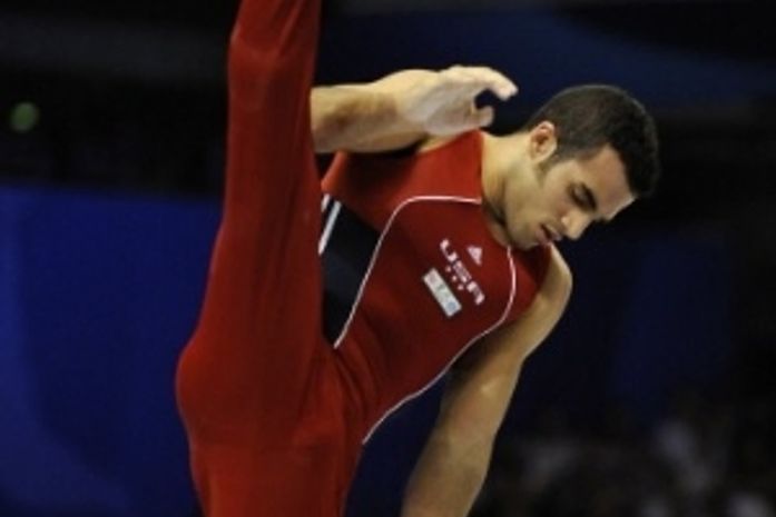 Campeão mundial de ginástica leva 80 pontos após mordida de cachorro no rosto