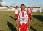 Atacante Kanu fez dois gols no amistoso diante do Tigre