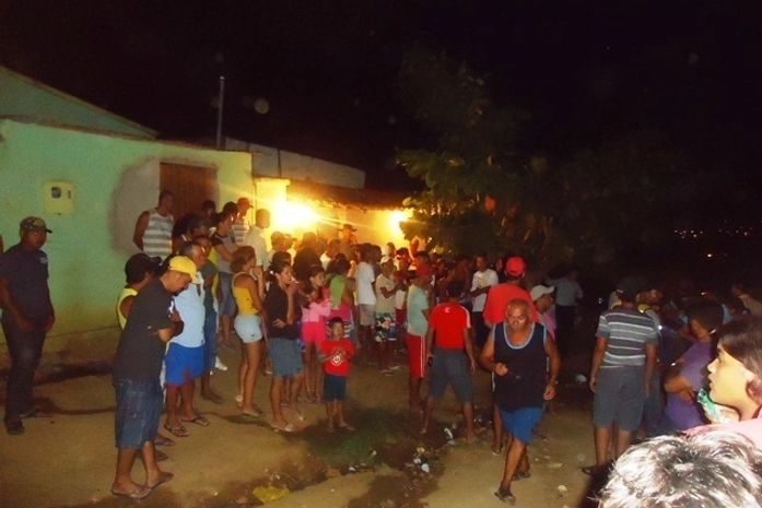 Pedreiro é assassinado e filho é baleado em Palmeira dos Índios