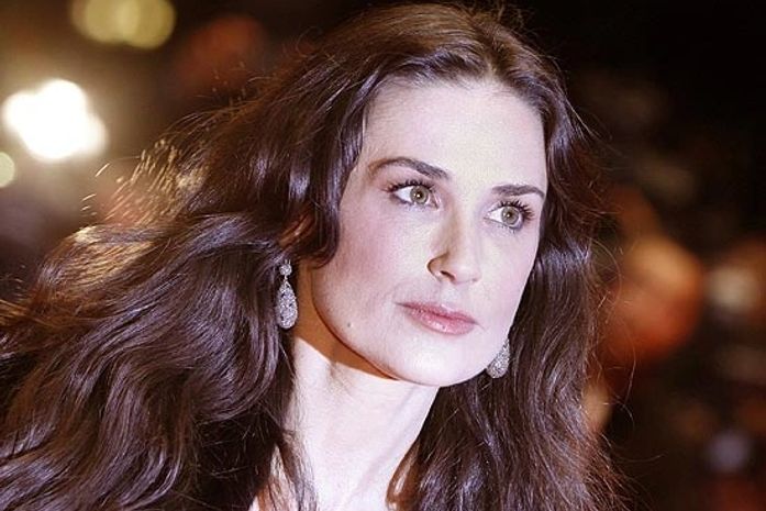 Demi Moore sai da reabilitação e vai para ilha no Caribe