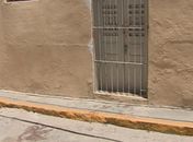 Crime deixou marcas de sangue na calçada e na
rua