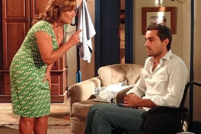 'Aquele Beijo': sem andar, Vicente se recusa a fazer fisioterapia