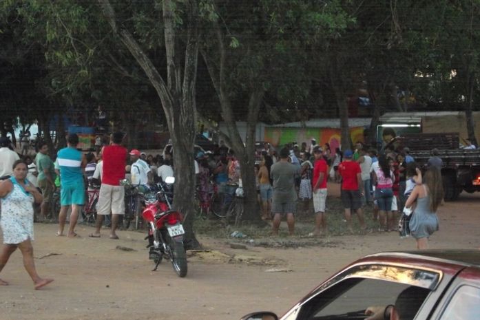 Eletricista é assassinado enquanto bebia.