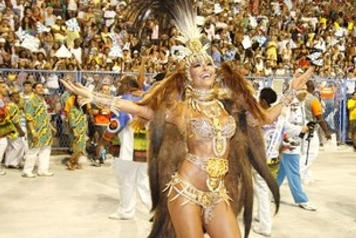 'Quero desfilar com menos roupa em 2013', diz Sabrina