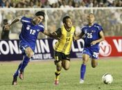 
Os jogadores da seleção filipina Angel Guirado (à esq.) e Lexton Moy (à dir.) foram