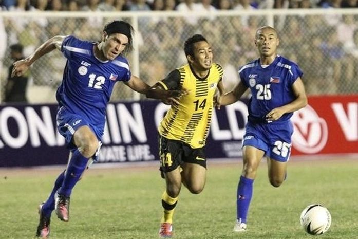 Os jogadores da seleção filipina Angel Guirado (à esq.) e Lexton Moy (à dir.) foram