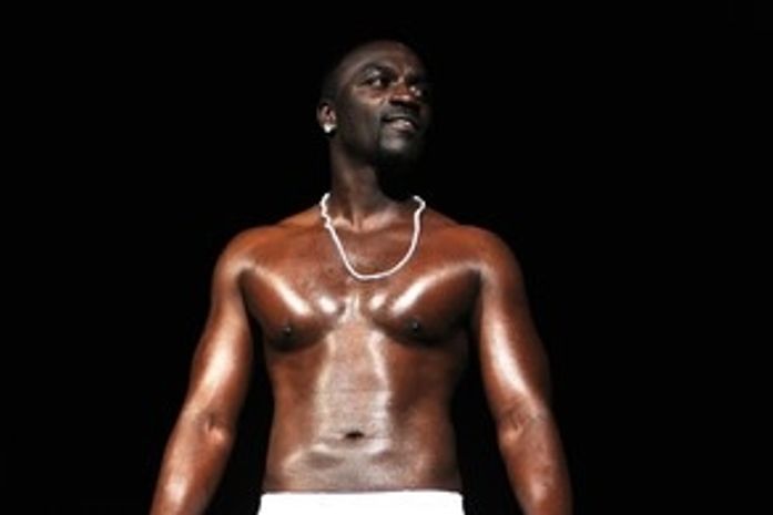 Akon é processado por seus próprios advogados