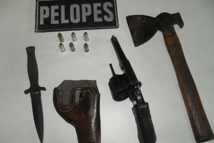 Armas foram apreendidas