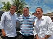 Almeida e Mosart mostram a Renan (D) os retoques finais da Avenida Márcio Canuto 

