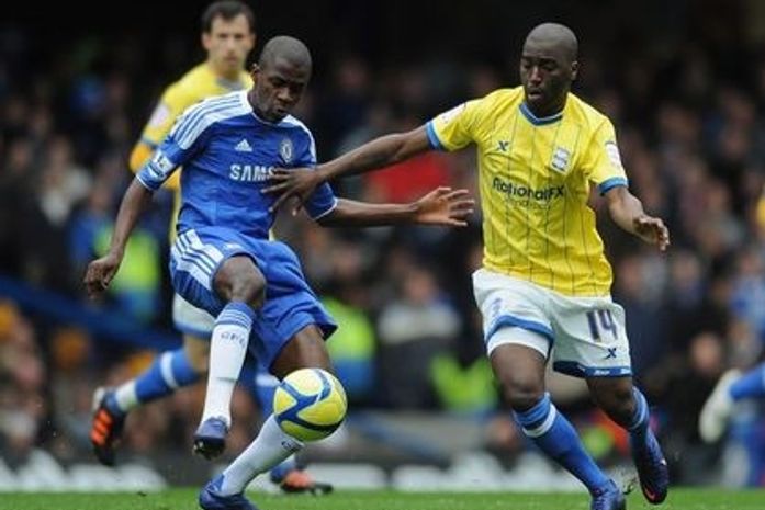 Volante brasileiro Ramires renova com o Chelsea até 2017