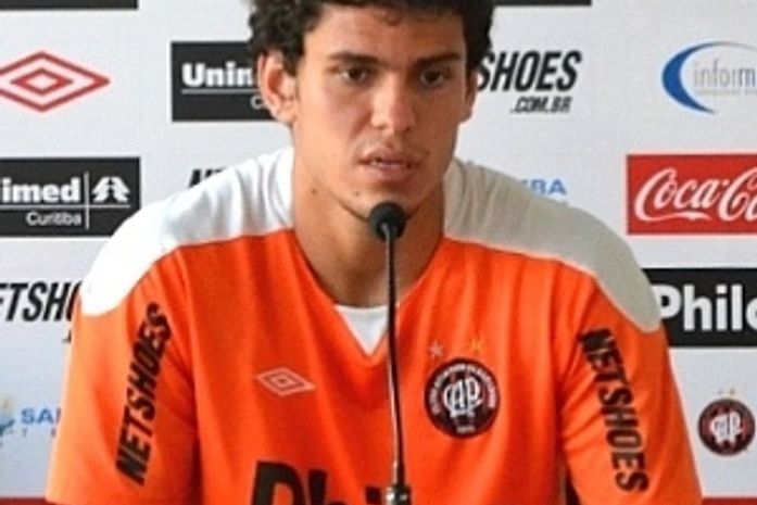 Vasco acerta contrato com o zagueiro Fabrício, formado na base do Flamengo