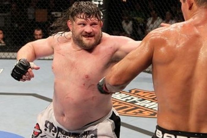 Gordinho do UFC faz campanha no Facebook para emagrecer