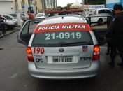 Armazém lacrado é arrombado e saqueado por populares