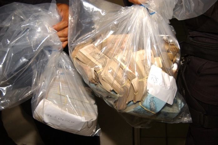 Espectro: IC confirma que lacre de pacote com cheques foi violado