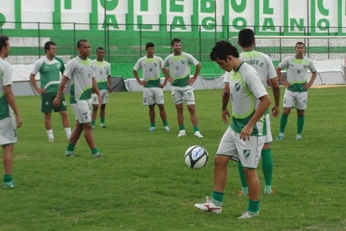 Everlan em treino do Murici