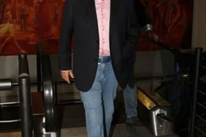 Fausto Silva se estressa em festa da Globo