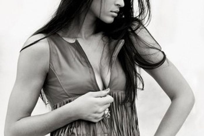 Jaqueline Carvalho, do vôlei, faz ensaio sensual para revista