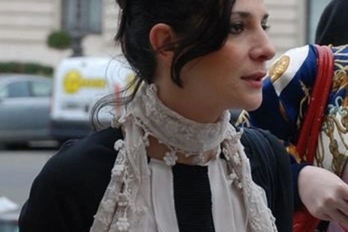 Flores e tiaras são acessórios preferidos das fashionistas