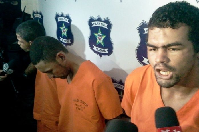 Anderson Santos conversa com a imprensa