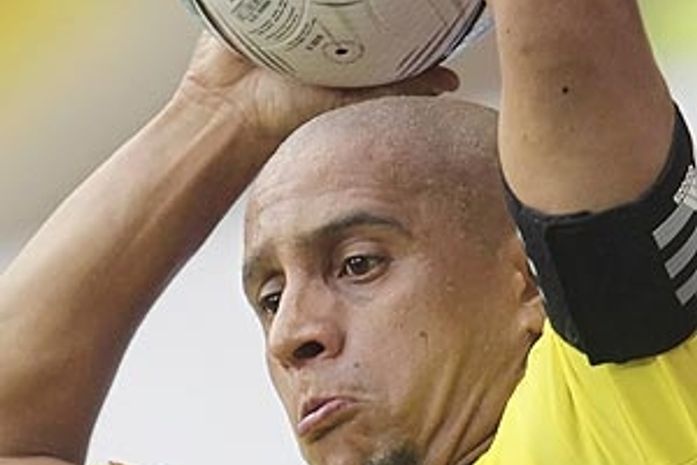 Roberto Carlos é retirado da lista de jogadores de clube da Rússia