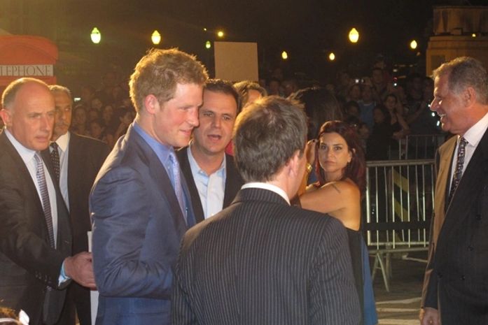 Em discurso bem humorado, Harry exalta futebol e beleza do Rio