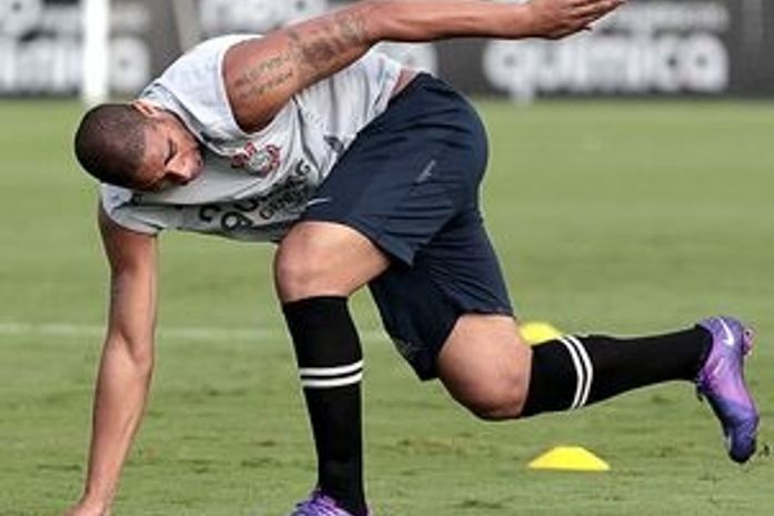 Adriano foi punido por se recusar a subir na balança