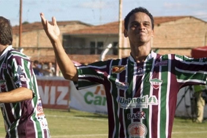 Embalado, CSE goleia CRB e assume liderança do Alagoano