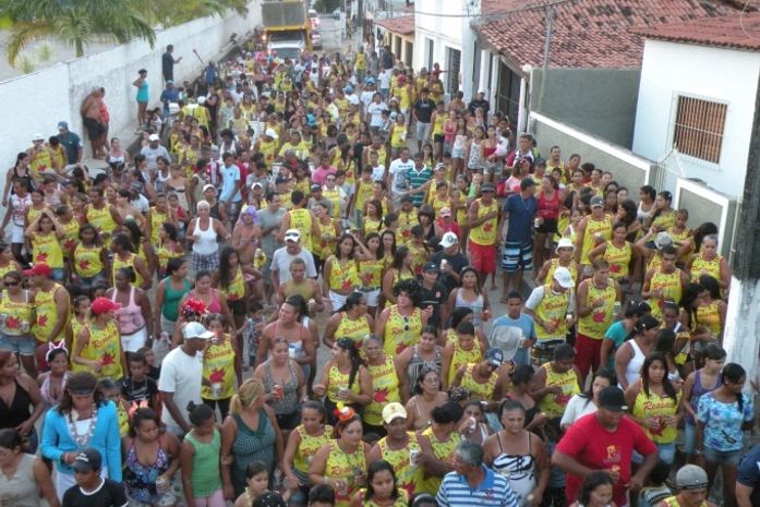 Bloco faz a animação na Barra de São Miguel
