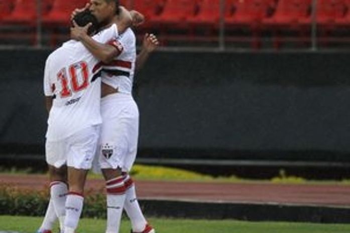 De virada, São Paulo derrota a Portuguesa no Morumbi