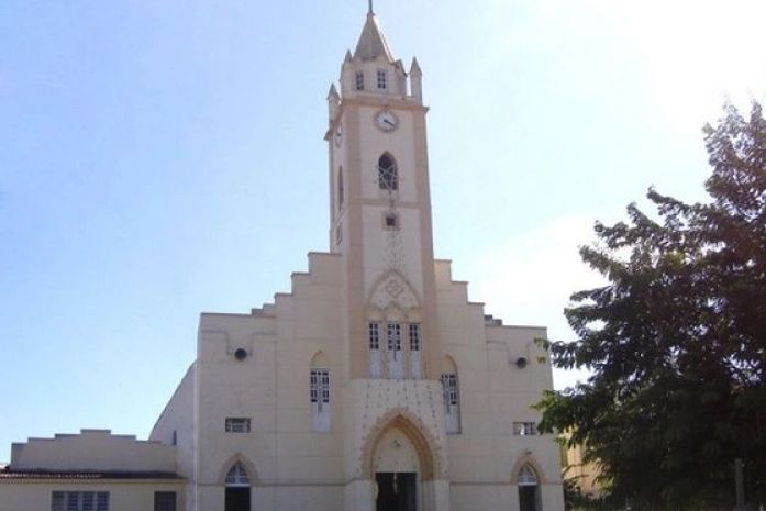 Católicos deixarão de ser maioria no Brasil em 2030, prevê especialista