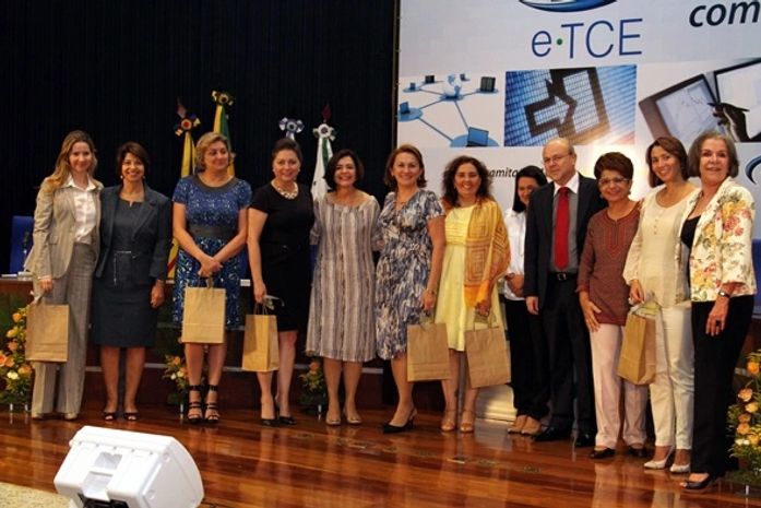Conselheira participa do I Encontro de Conselheiras dos Tribunais de Contas