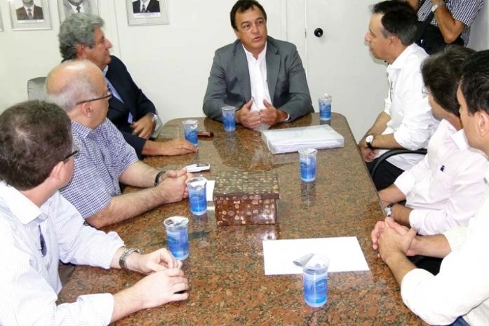 Projeto que acaba com ‘línguas sujas’ é entregue na Câmara