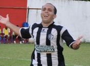 Autor de oito gols em um jogo celebra feito maior que o do ídolo Edmundo