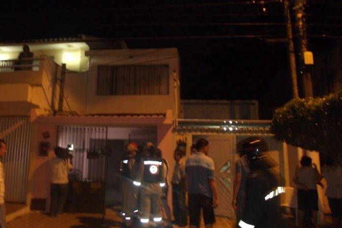 Movimentação foi intensa em frente à residência