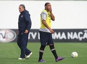 Adriano não é mais jogador do Corinthians