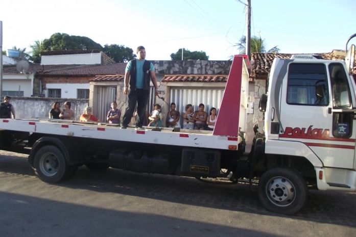 Guincho da polícia esteve presente