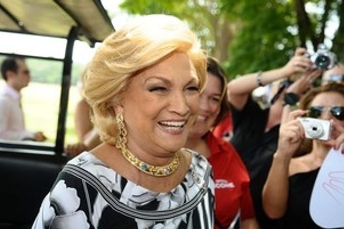 Nos próximos dias, Hebe deve ter alta da UTI e ir para quarto, diz boletim