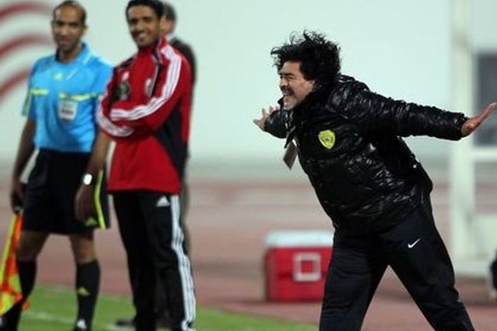 Maradona volta a ironizar Pelé e se compara a Rolling Stones