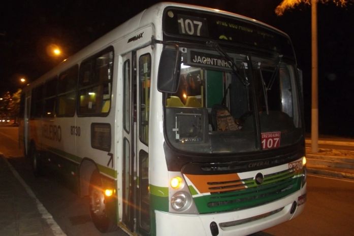 Ônibus da empresa Veleiro 