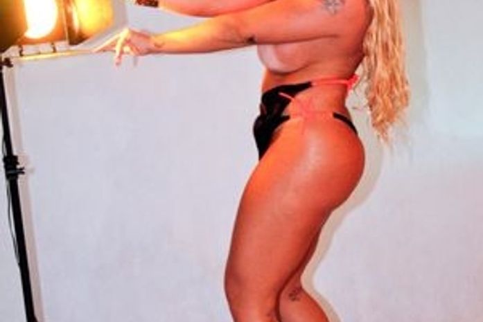 Sabrina Boing Boing faz ensaio ousado para revista masculina