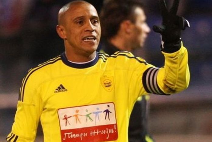 Roberto Carlos confirma interesse do Anzhi em Messi e C. Ronaldo